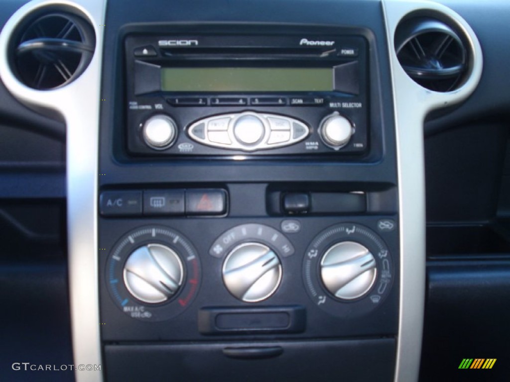 2006 xB  - Polar White / Dark Charcoal photo #41