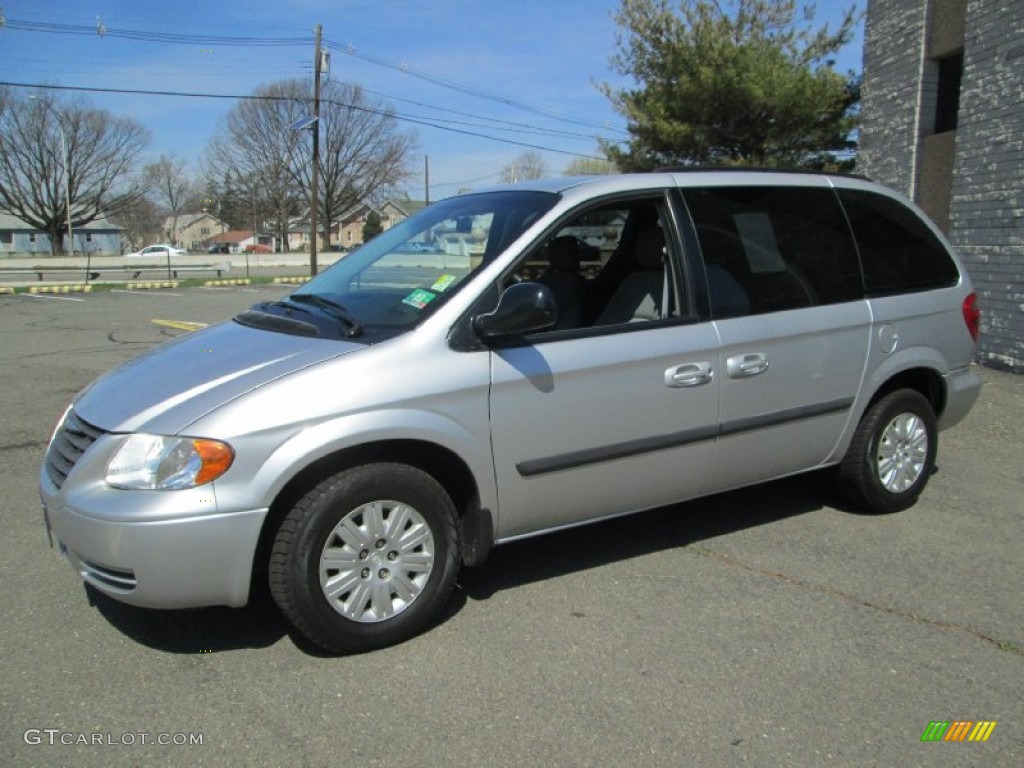 Bright Silver Metallic 2007 Chrysler Town & Country Standard Town & Country Model Exterior Photo #92591300