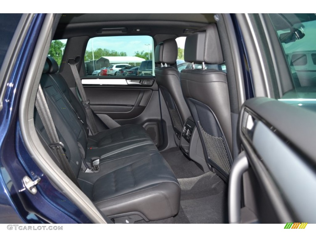 2014 Volkswagen Touareg V6 R-Line 4Motion Rear Seat Photo #92591321
