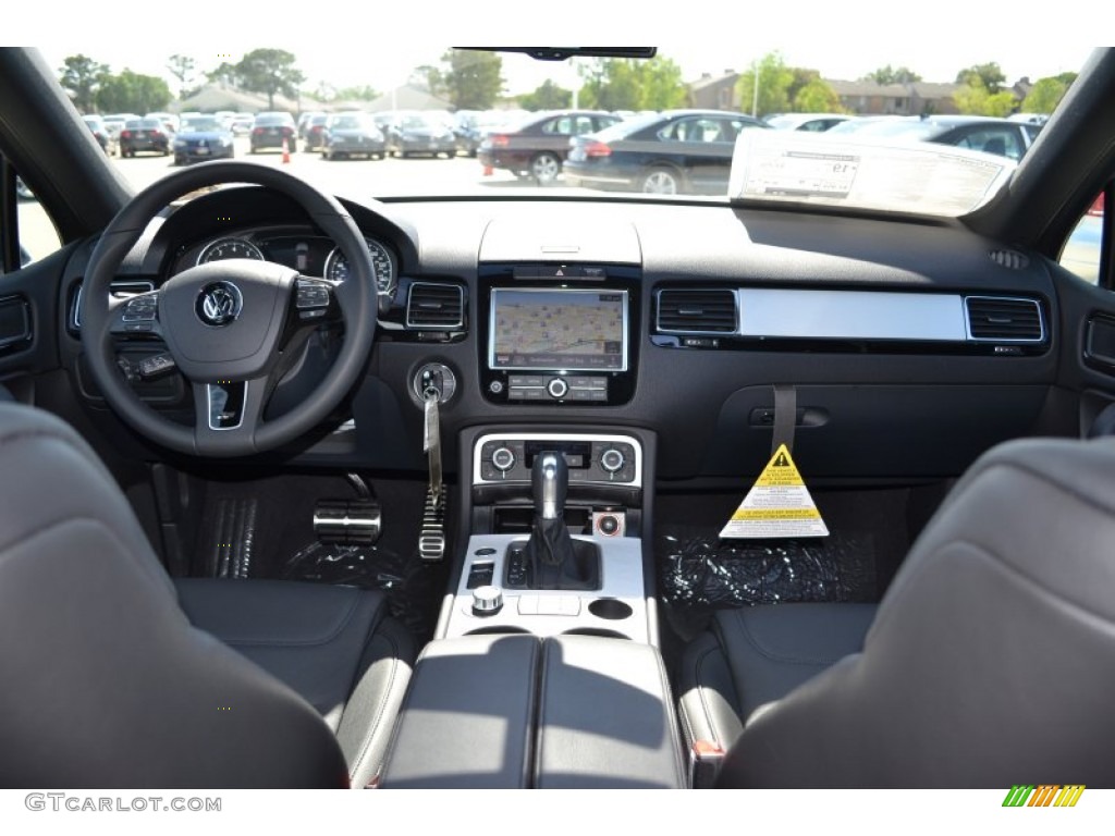 2014 Volkswagen Touareg V6 R-Line 4Motion Black Anthracite Dashboard Photo #92591345