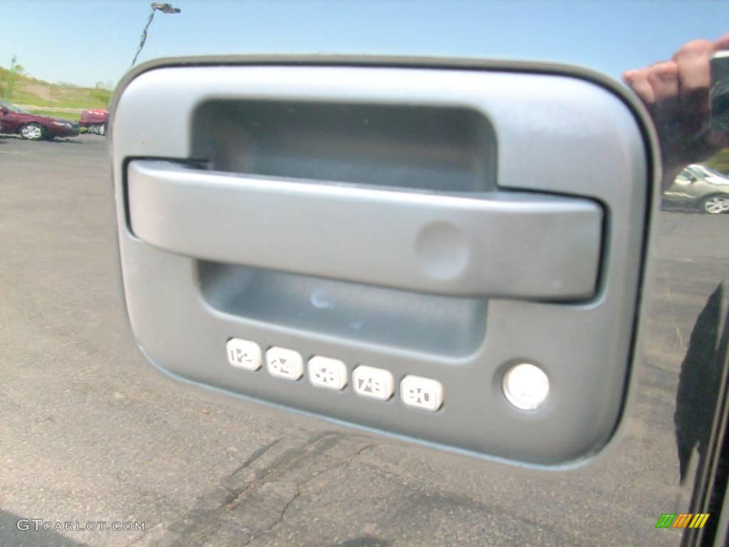 2006 F150 XLT SuperCrew 4x4 - Black / Medium/Dark Flint photo #16