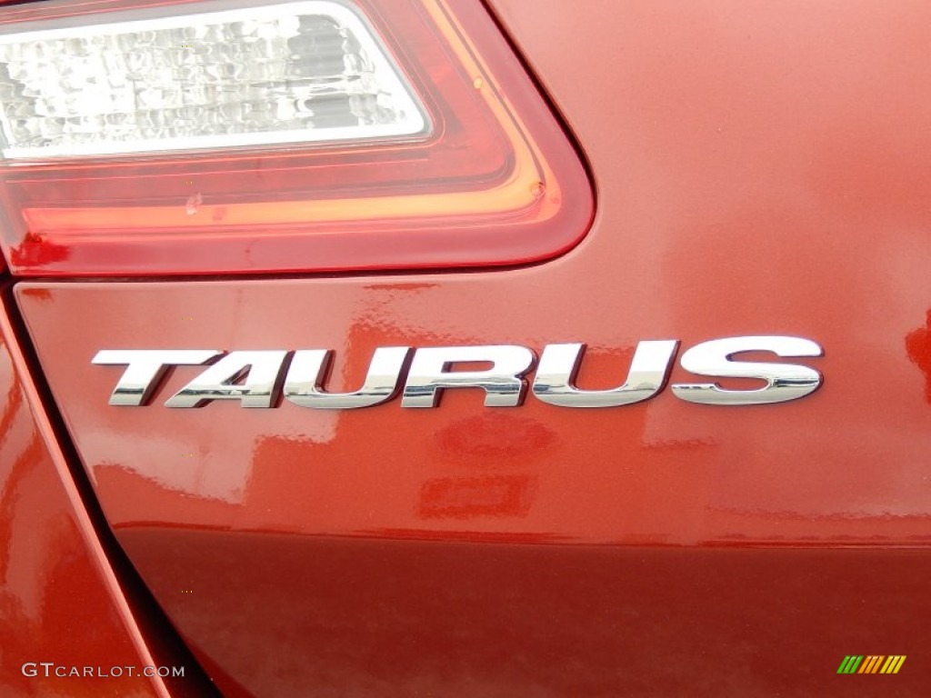 2014 Ford Taurus SEL Marks and Logos Photos