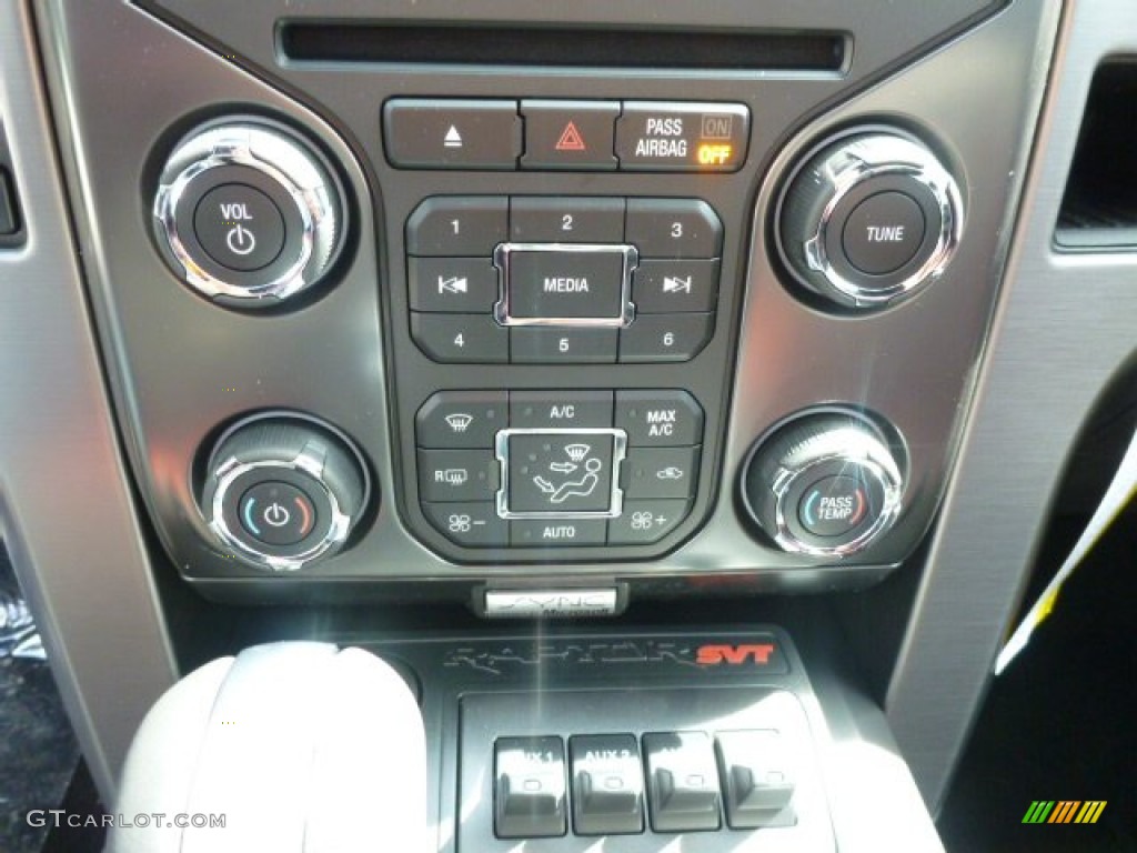 2014 Ford F150 SVT Raptor SuperCrew 4x4 Controls Photo #92607728
