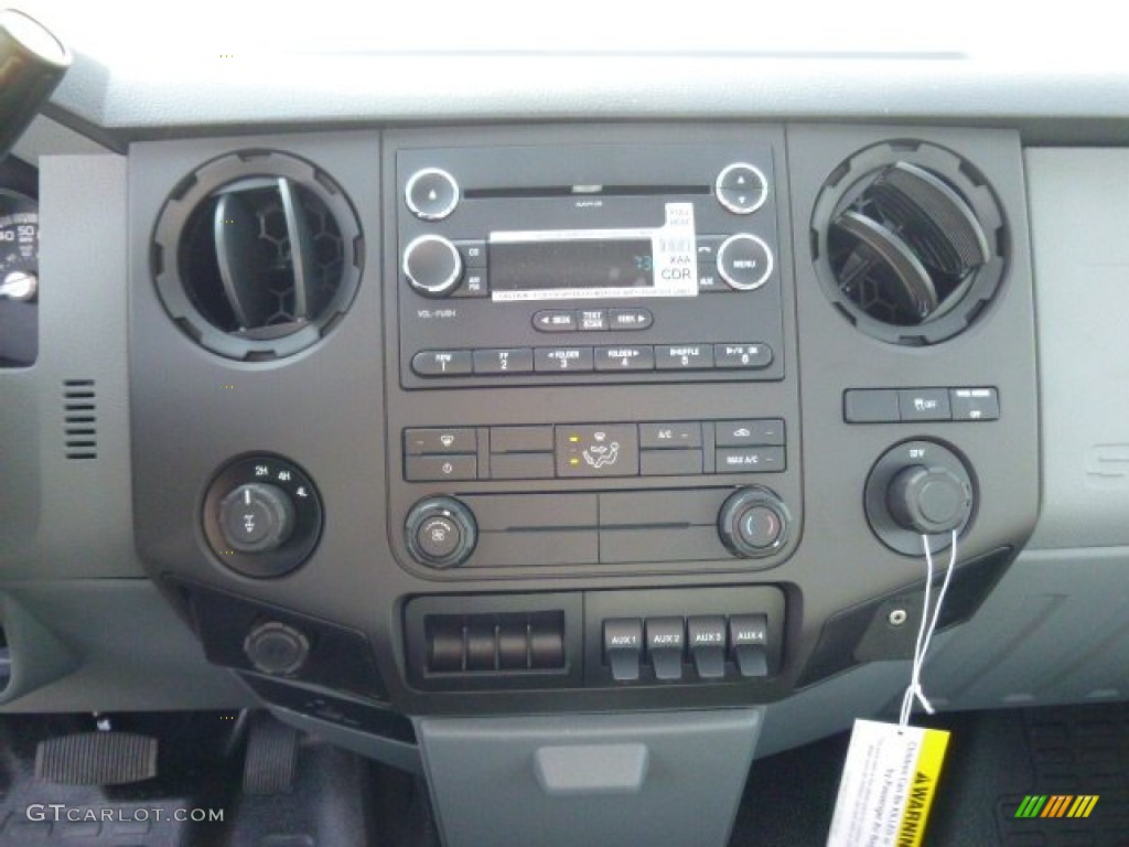 2015 Ford F250 Super Duty XL Regular Cab 4x4 Controls Photo #92609453