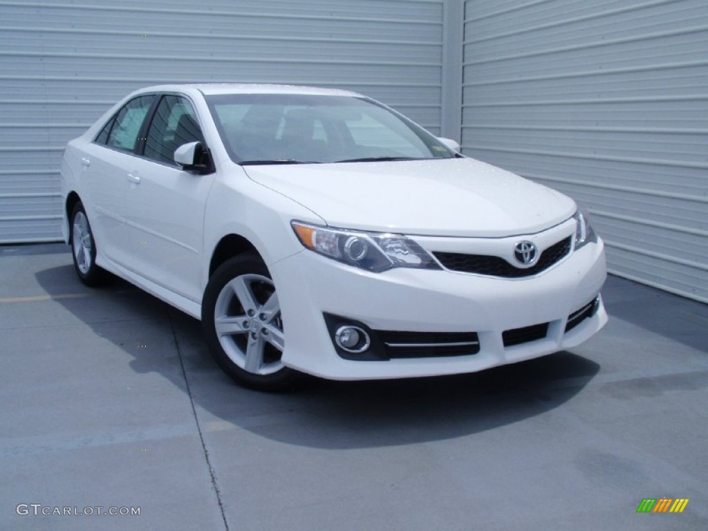 2014 Camry SE - Super White / Black photo #2