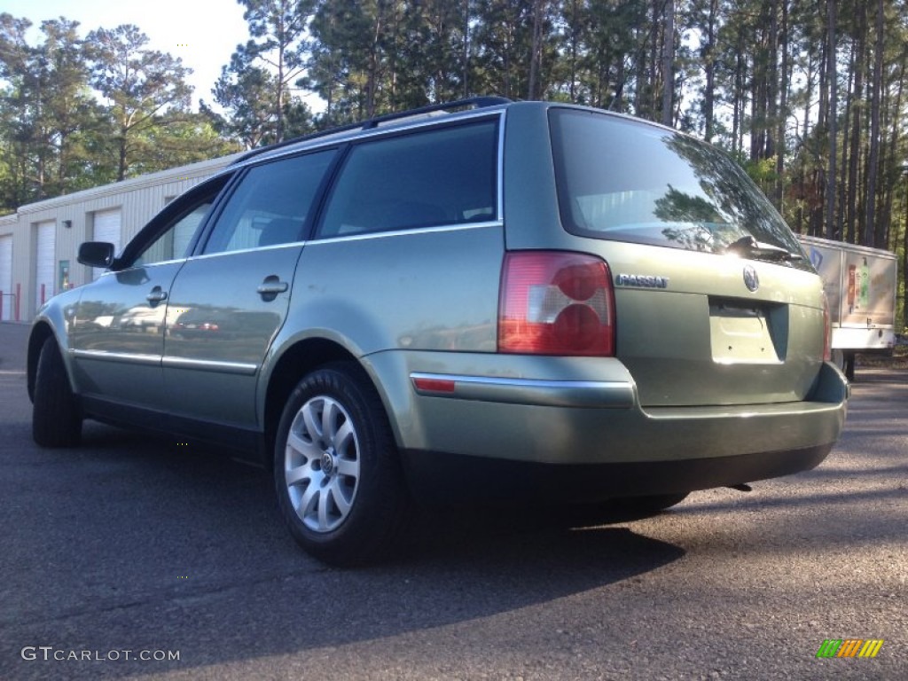 2003 Passat GLS Wagon - Fresco Green Metallic / Black photo #2