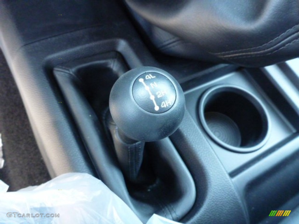 2014 2500 Tradesman Crew Cab 4x4 - Bright White / Black/Diesel Gray photo #17