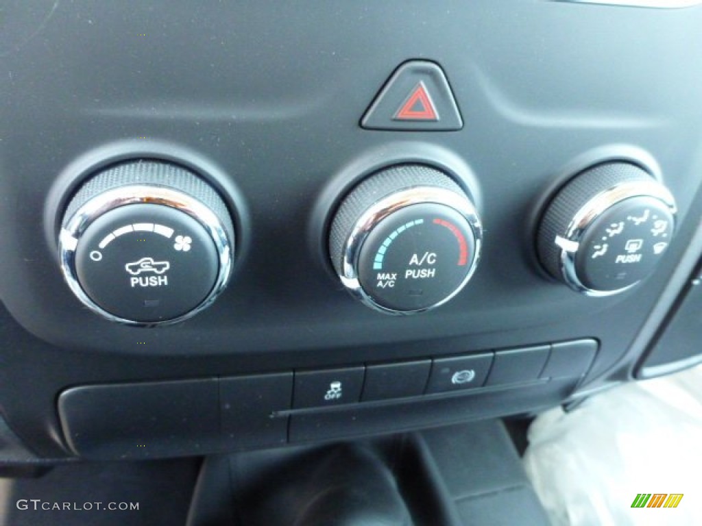 2014 2500 Tradesman Crew Cab 4x4 - Bright White / Black/Diesel Gray photo #19