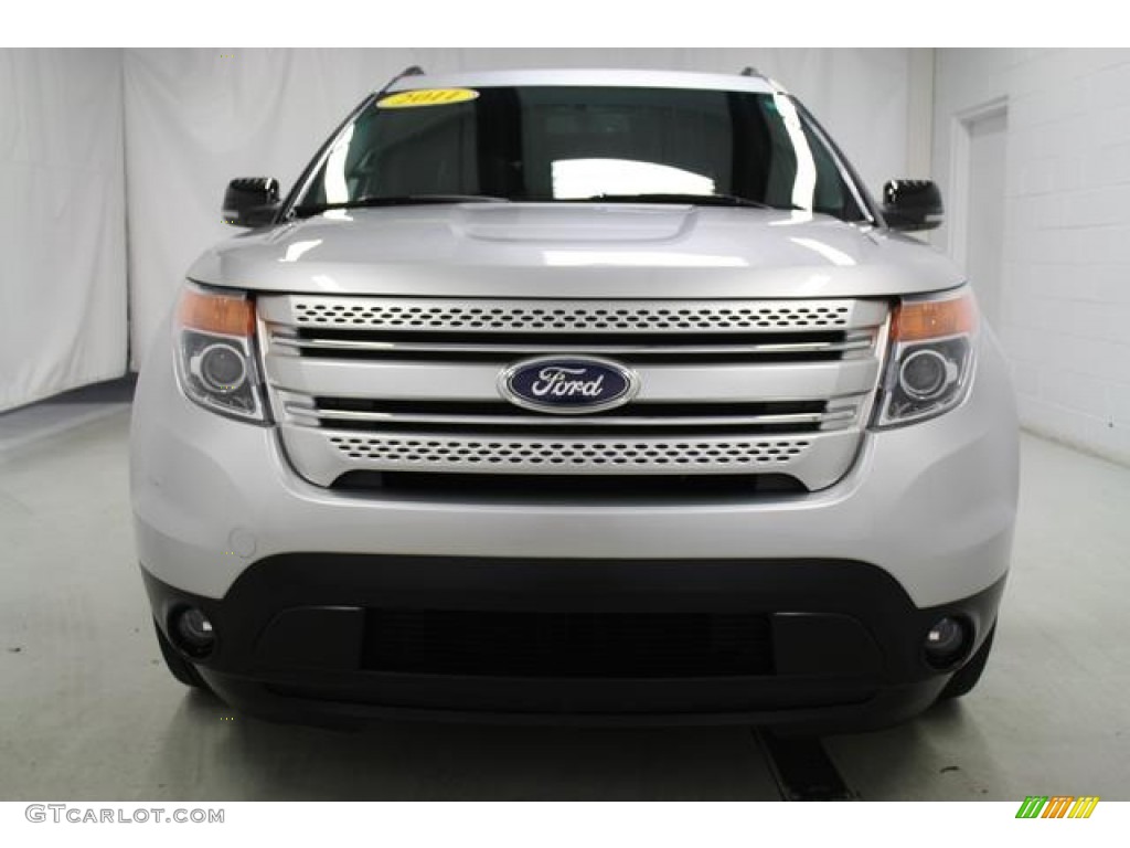 2011 Explorer XLT 4WD - Ingot Silver Metallic / Charcoal Black photo #4
