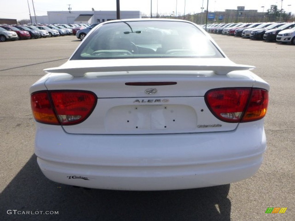 2004 Alero GL1 Sedan - Arctic White / Pewter photo #3