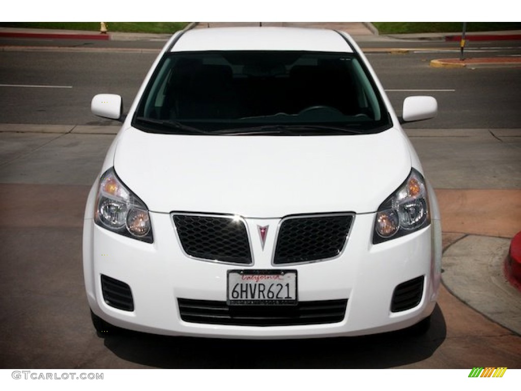 2010 Vibe 2.4L - Ultra White / Ebony photo #8