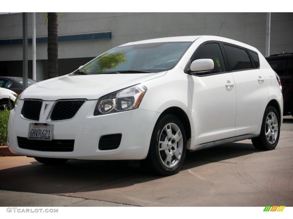 2010 Vibe 2.4L - Ultra White / Ebony photo #9