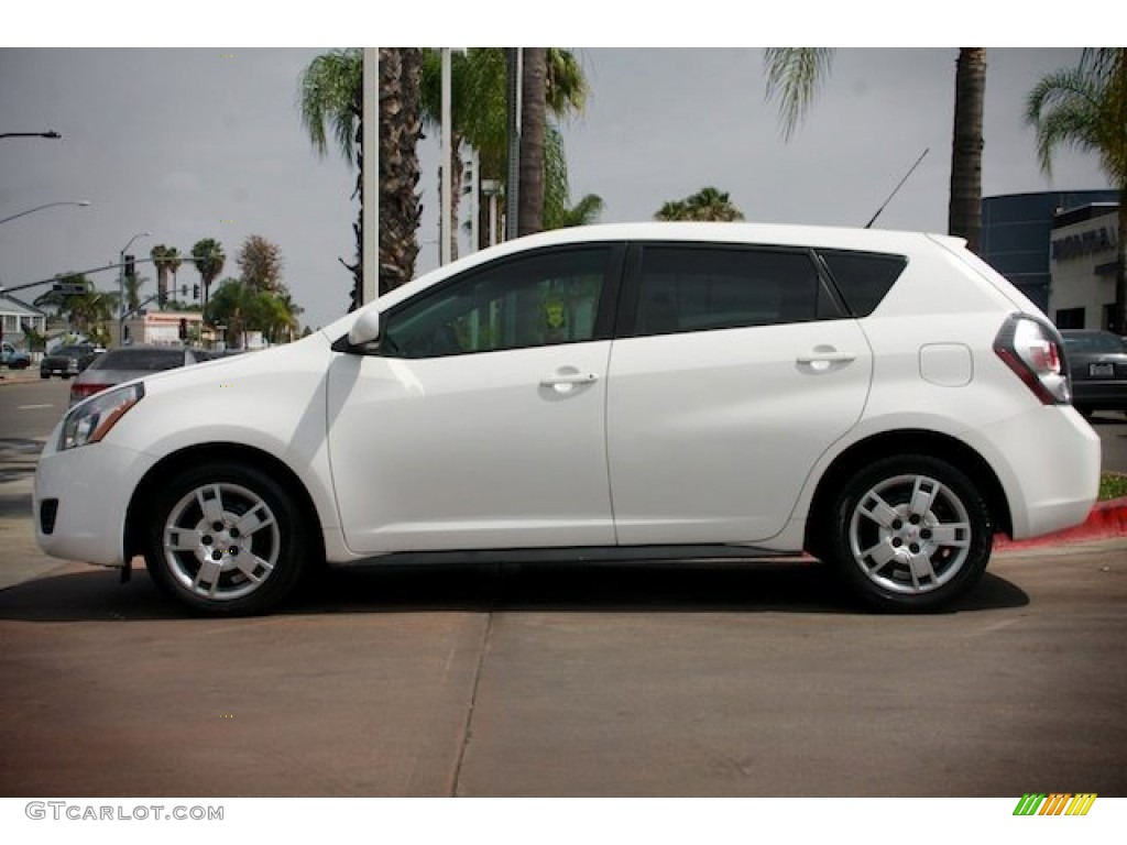 Ultra White 2010 Pontiac Vibe 2.4L Exterior Photo #92655088