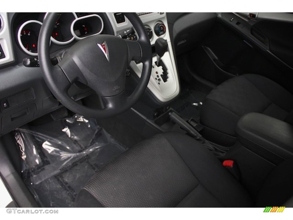 2010 Vibe 2.4L - Ultra White / Ebony photo #14