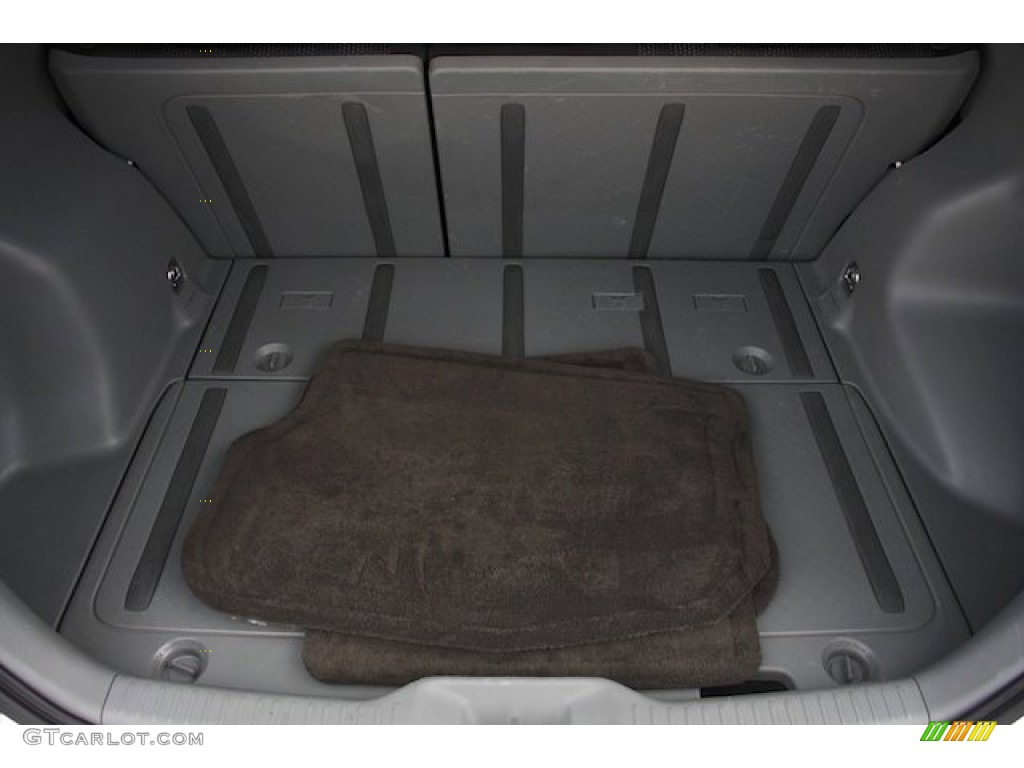 2010 Vibe 2.4L - Ultra White / Ebony photo #18