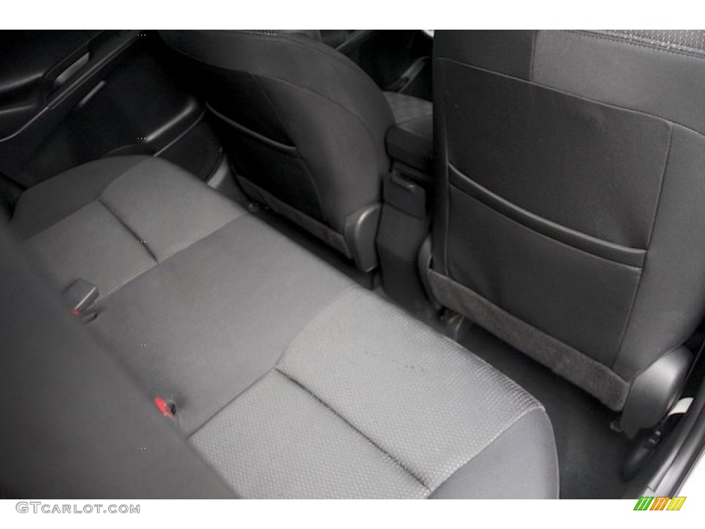 2010 Vibe 2.4L - Ultra White / Ebony photo #20