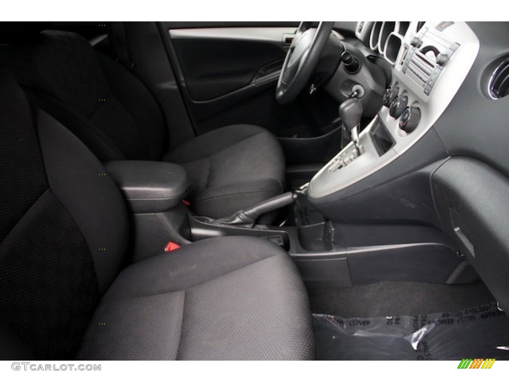 2010 Vibe 2.4L - Ultra White / Ebony photo #22