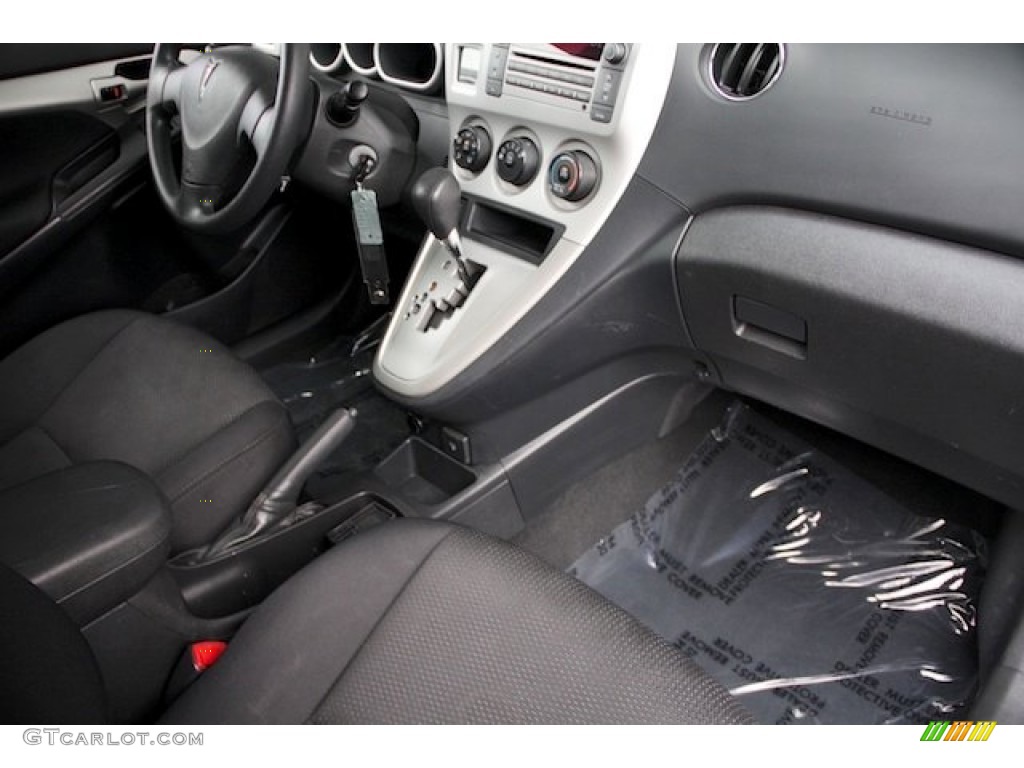 2010 Vibe 2.4L - Ultra White / Ebony photo #23