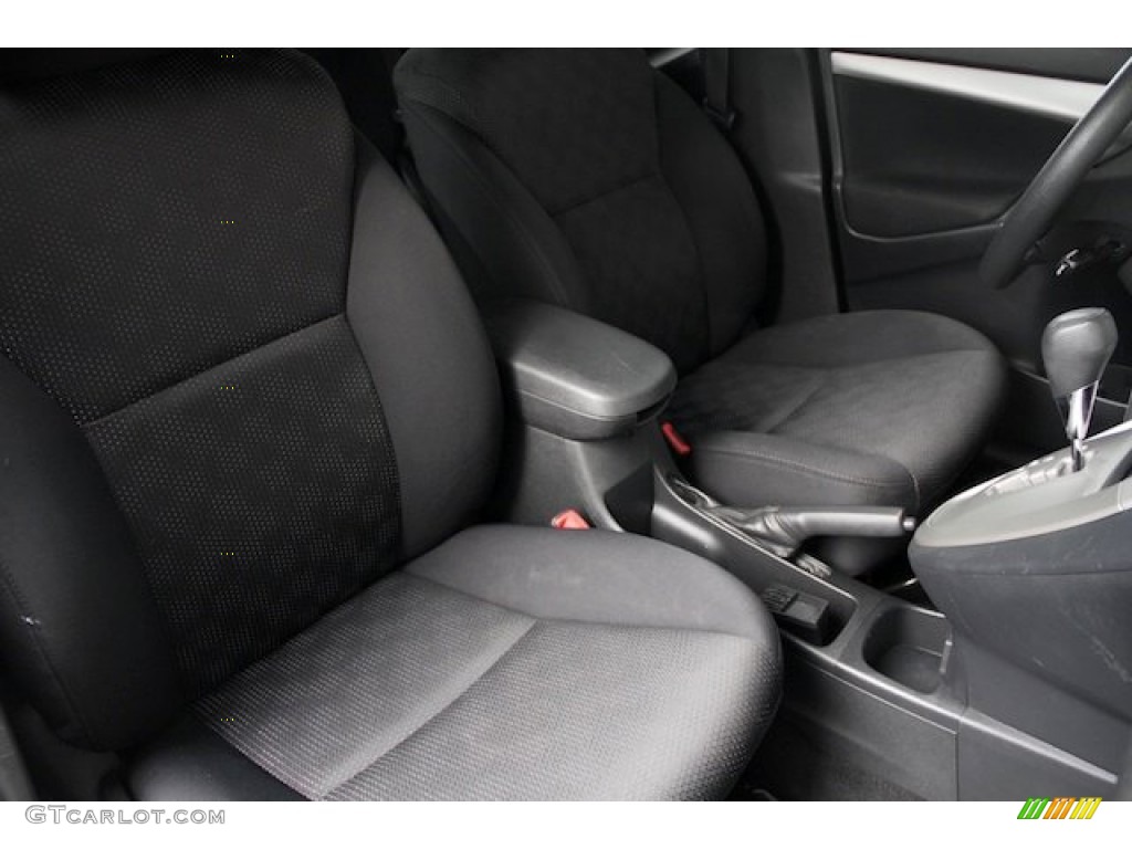 2010 Vibe 2.4L - Ultra White / Ebony photo #24