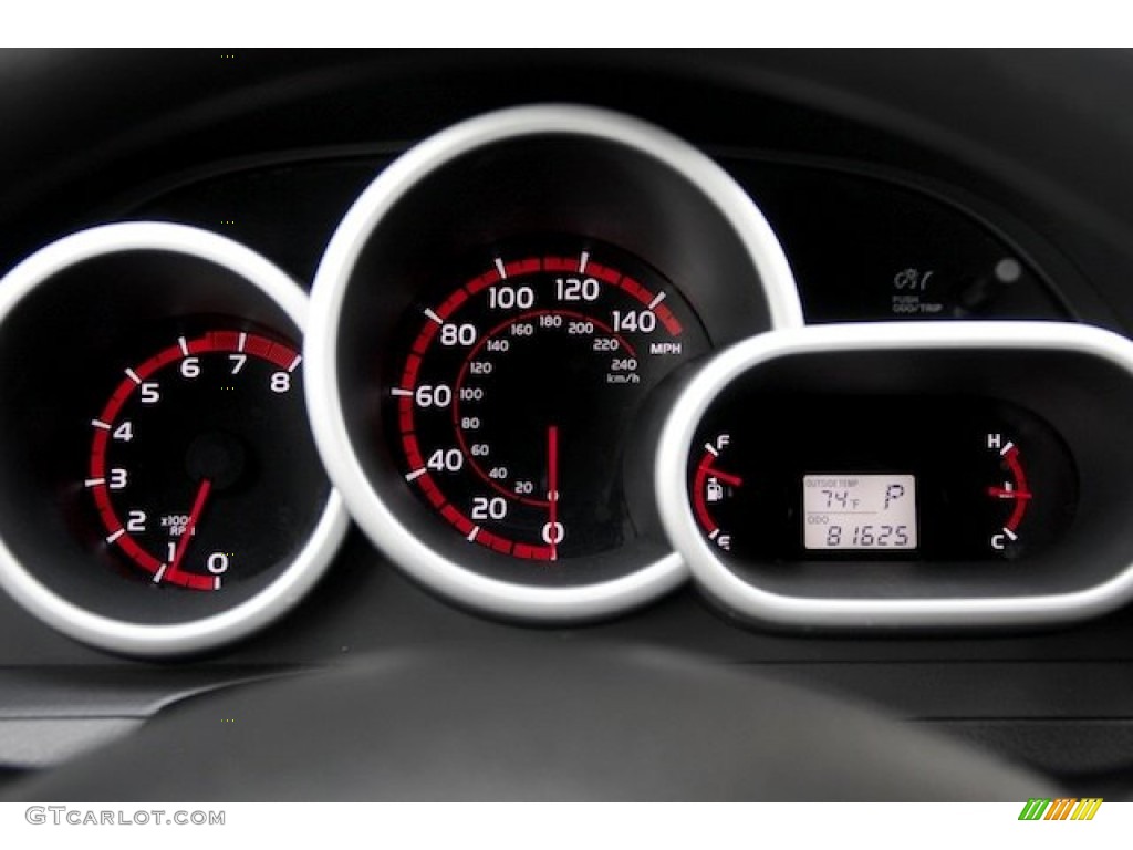 2010 Vibe 2.4L - Ultra White / Ebony photo #25