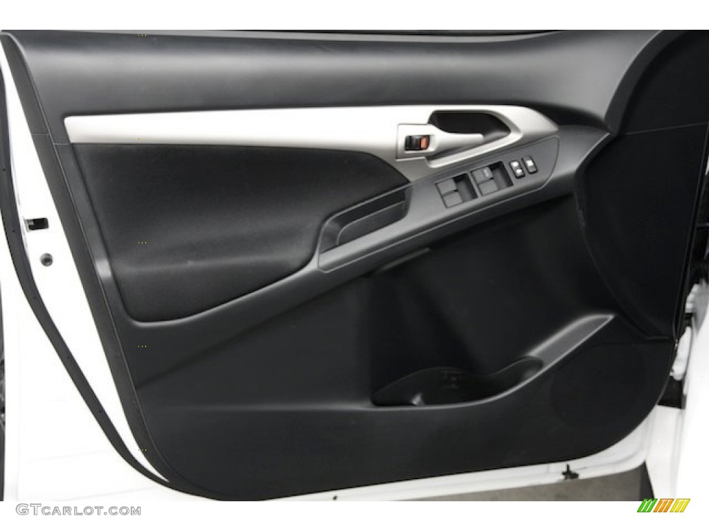 2010 Vibe 2.4L - Ultra White / Ebony photo #26