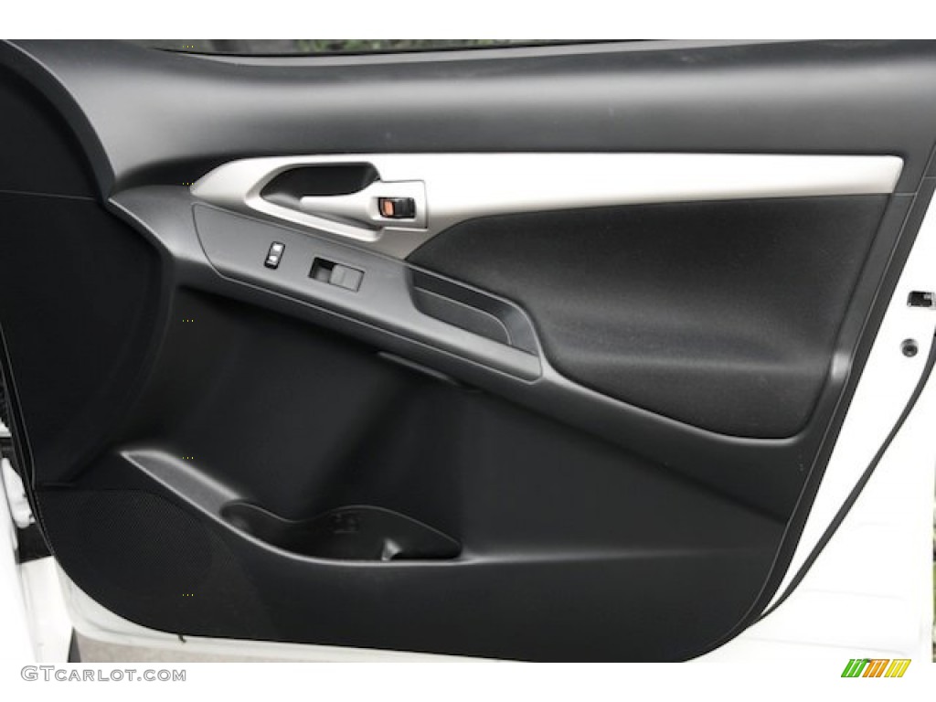 2010 Vibe 2.4L - Ultra White / Ebony photo #29