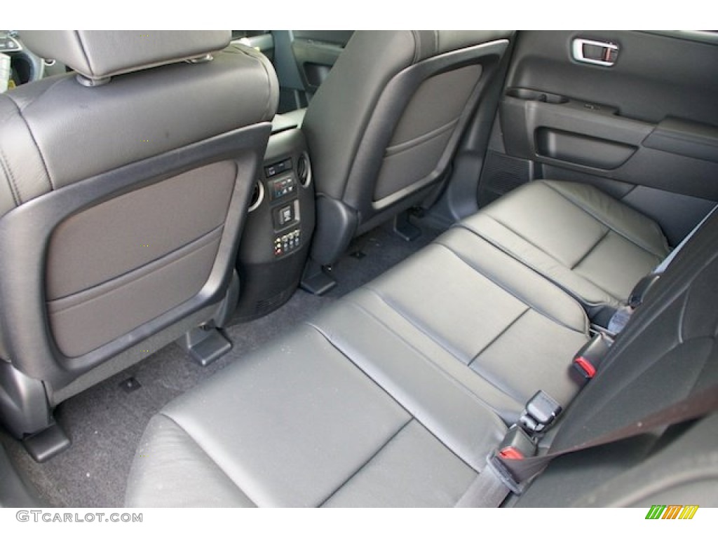 2014 Honda Pilot Touring 4WD Rear Seat Photo #92667247