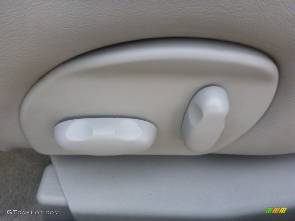 2004 CTS Sedan - Light Platinum / Light Gray/Ebony photo #7