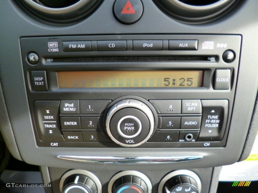 2014 Nissan Rogue Select S AWD Audio System Photo #92692316