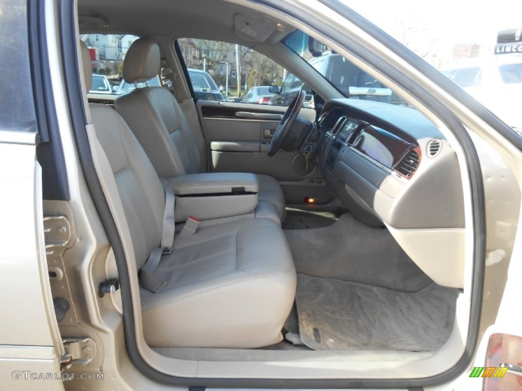 2008 Town Car Signature Limited - Light French Silk Metallic / Light Camel photo #11