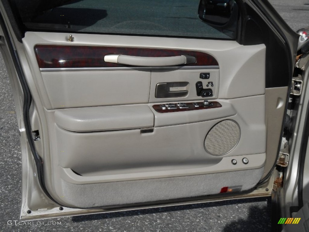 2008 Town Car Signature Limited - Light French Silk Metallic / Light Camel photo #12