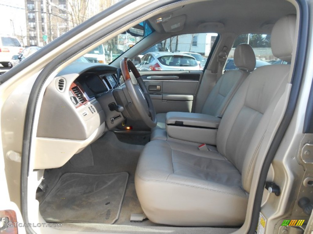 2008 Town Car Signature Limited - Light French Silk Metallic / Light Camel photo #14