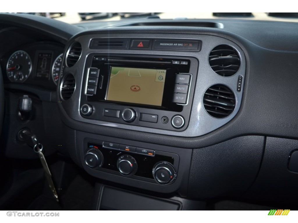 2012 Tiguan SEL - Deep Black Metallic / Black photo #17