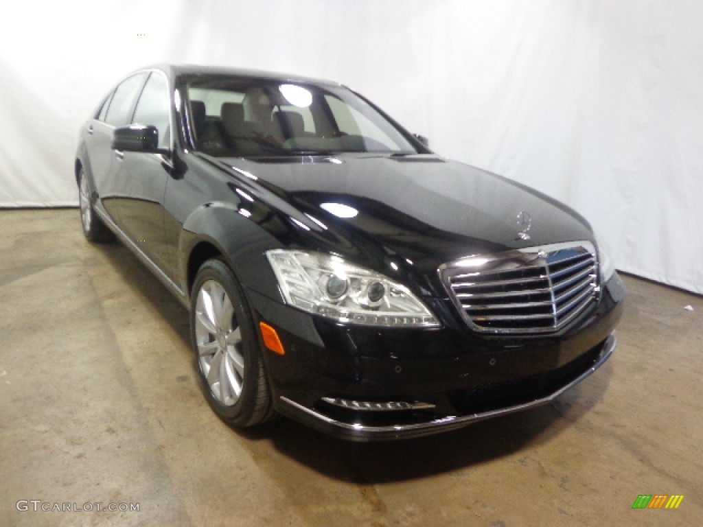 2013 S 350 BlueTEC 4Matic - Black / Black photo #2