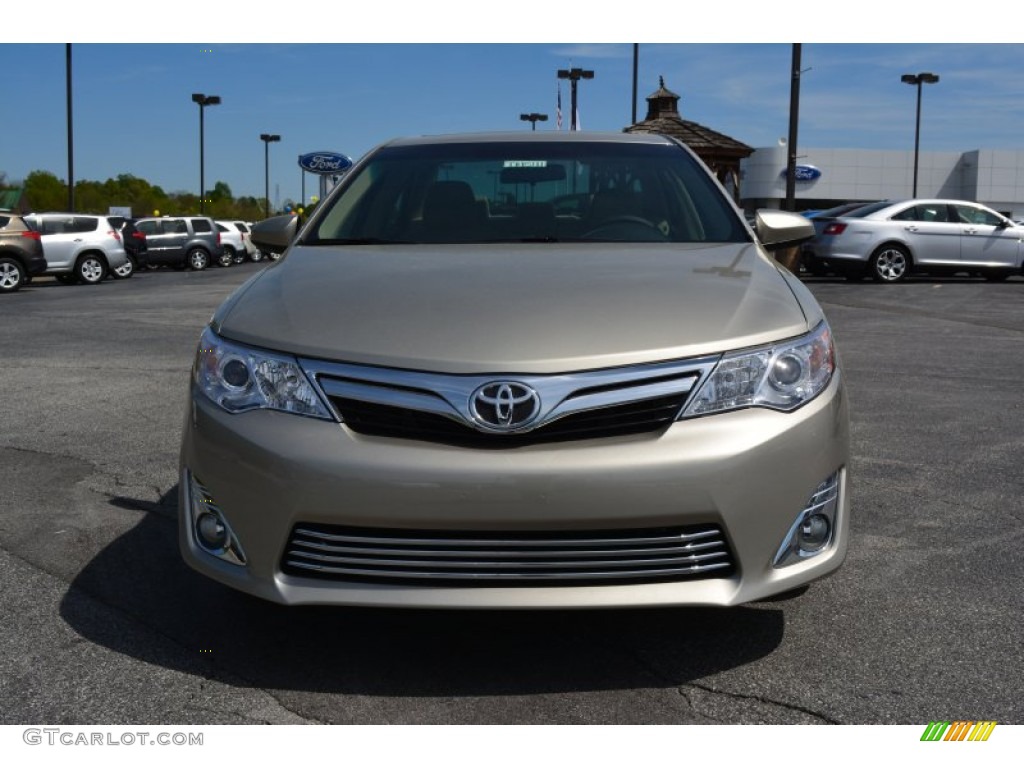 2014 Camry XLE - Creme Brulee Metallic / Ivory photo #4