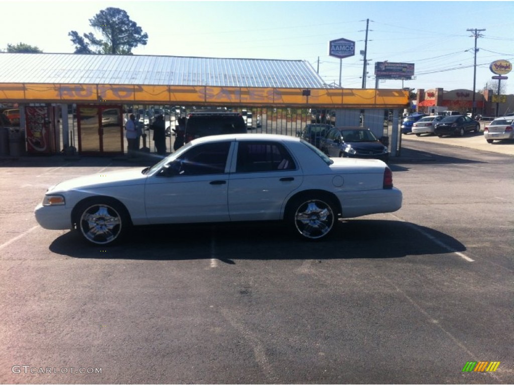 2003 Crown Victoria Police - Vibrant White / Dark Charcoal photo #2