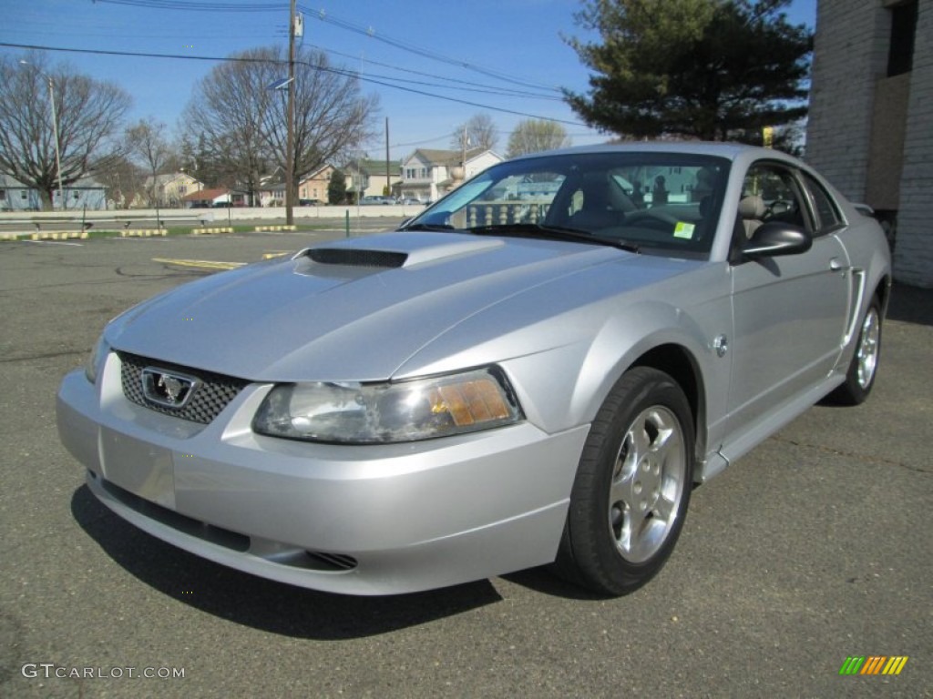2004 Mustang V6 Coupe - Silver Metallic / Medium Graphite photo #2