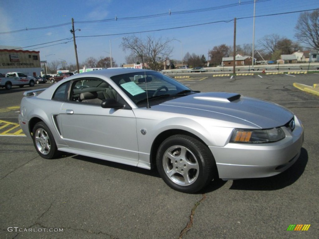 2004 Mustang V6 Coupe - Silver Metallic / Medium Graphite photo #10