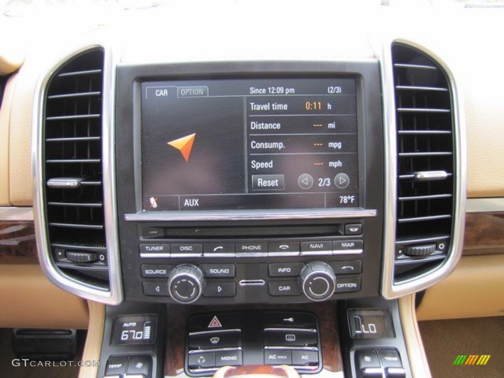 2011 Porsche Cayenne Standard Cayenne Model Controls Photo #92745667