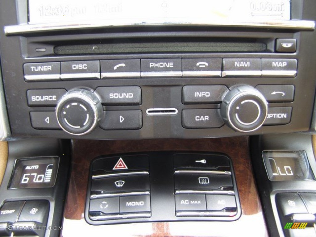 2011 Porsche Cayenne Standard Cayenne Model Controls Photo #92745685