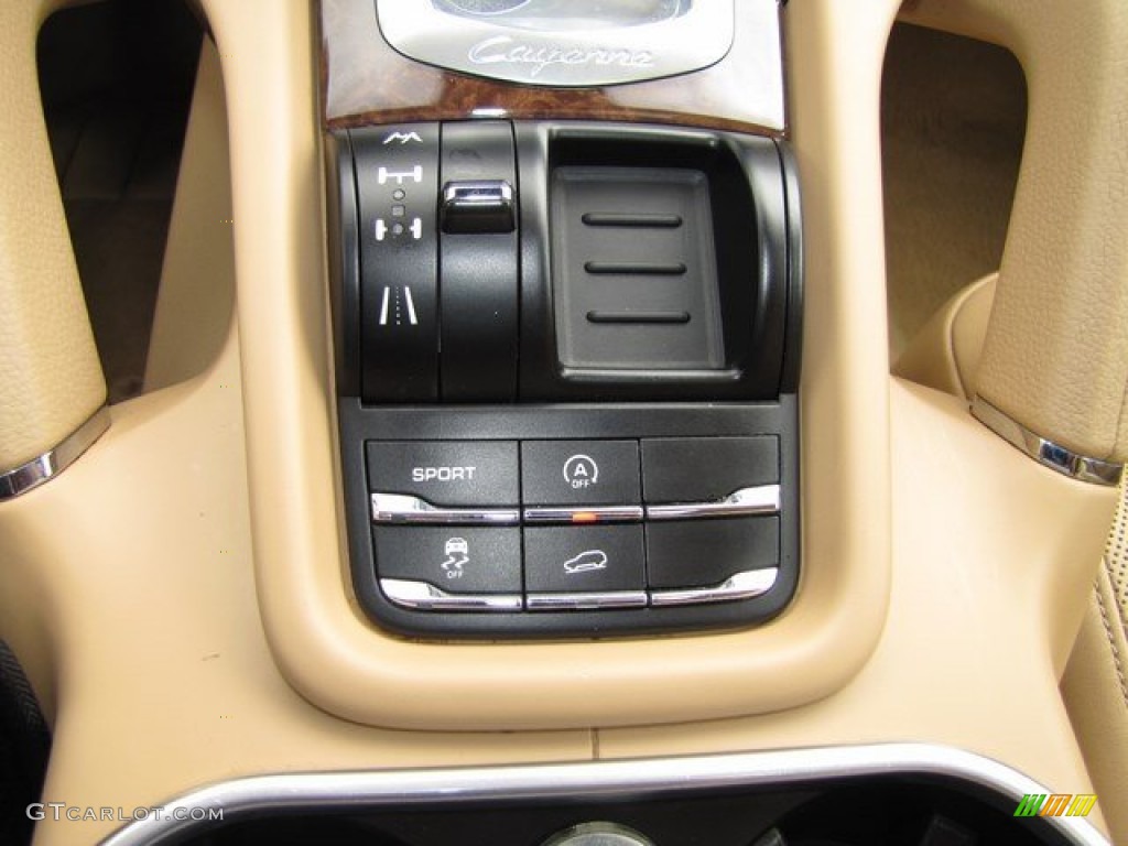 2011 Porsche Cayenne Standard Cayenne Model Controls Photo #92745709