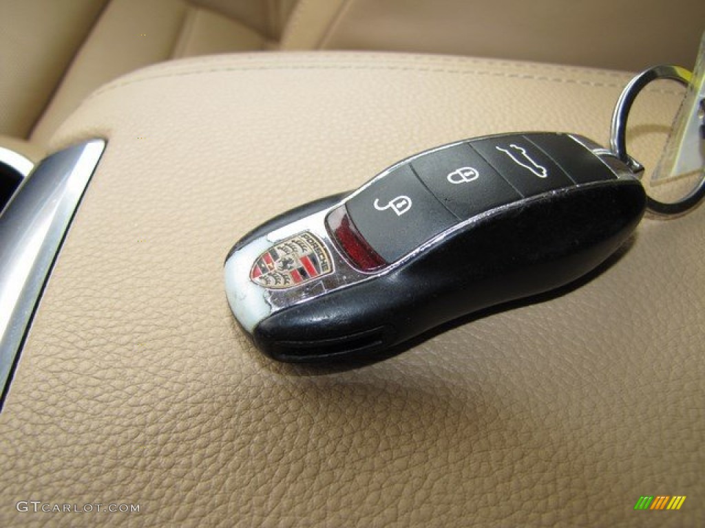 2011 Porsche Cayenne Standard Cayenne Model Keys Photo #92745859