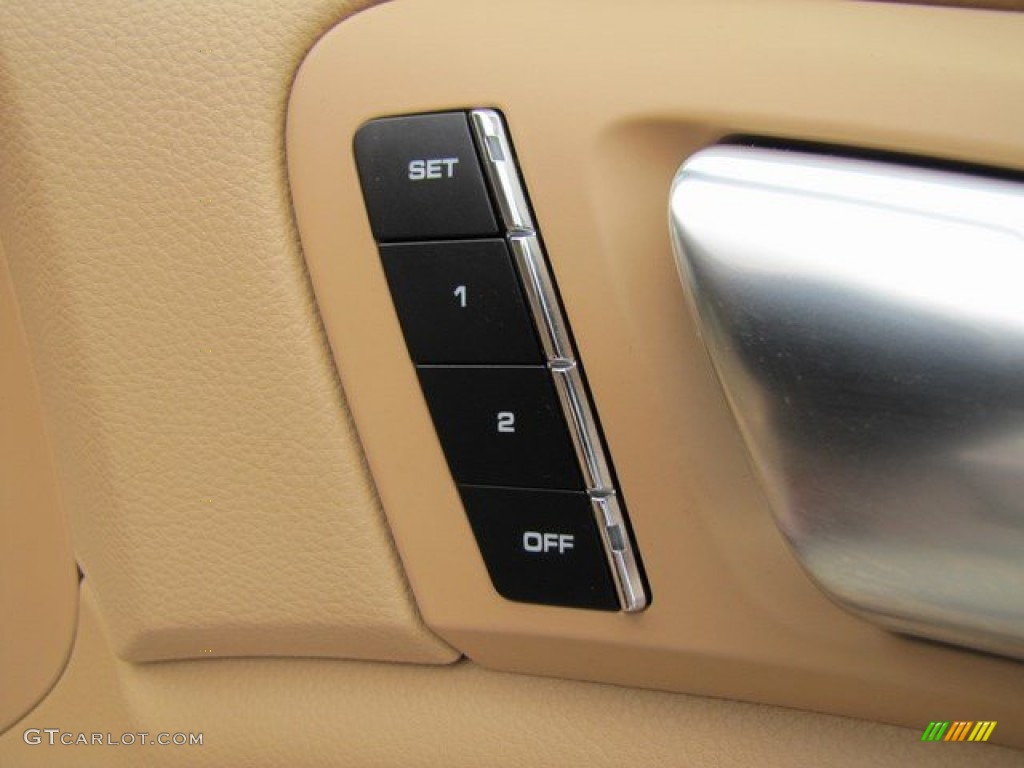 2011 Porsche Cayenne Standard Cayenne Model Controls Photo #92745904