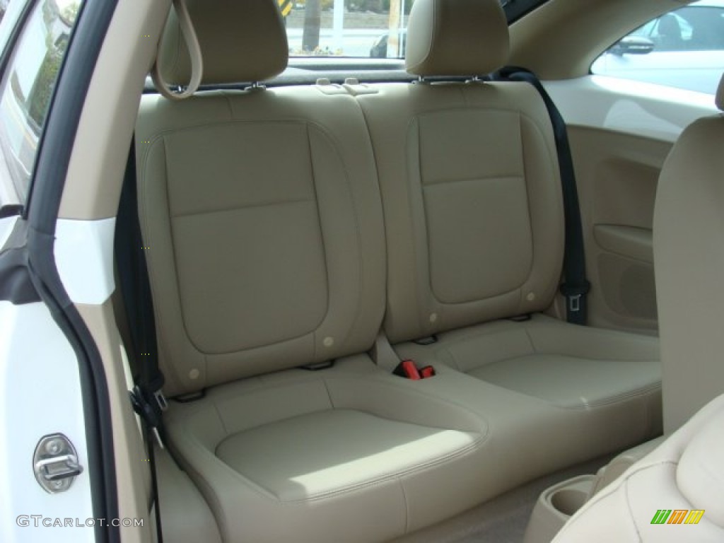 2013 Volkswagen Beetle 2.5L Rear Seat Photo #92750404
