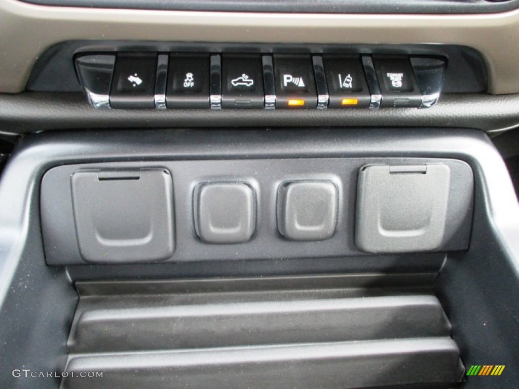 2015 GMC Sierra 3500HD Denali Crew Cab 4x4 Dual Rear Wheel Controls Photo #92753119