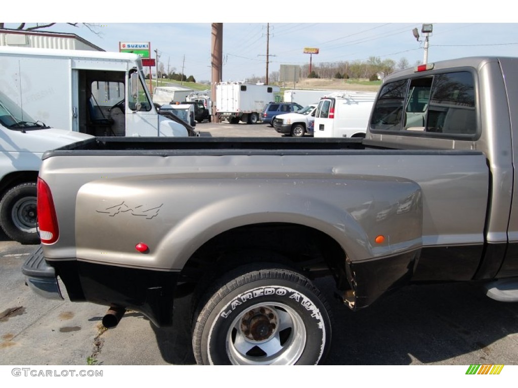 2004 F350 Super Duty Lariat Crew Cab 4x4 Dually - Arizona Beige Metallic / Medium Parchment photo #6
