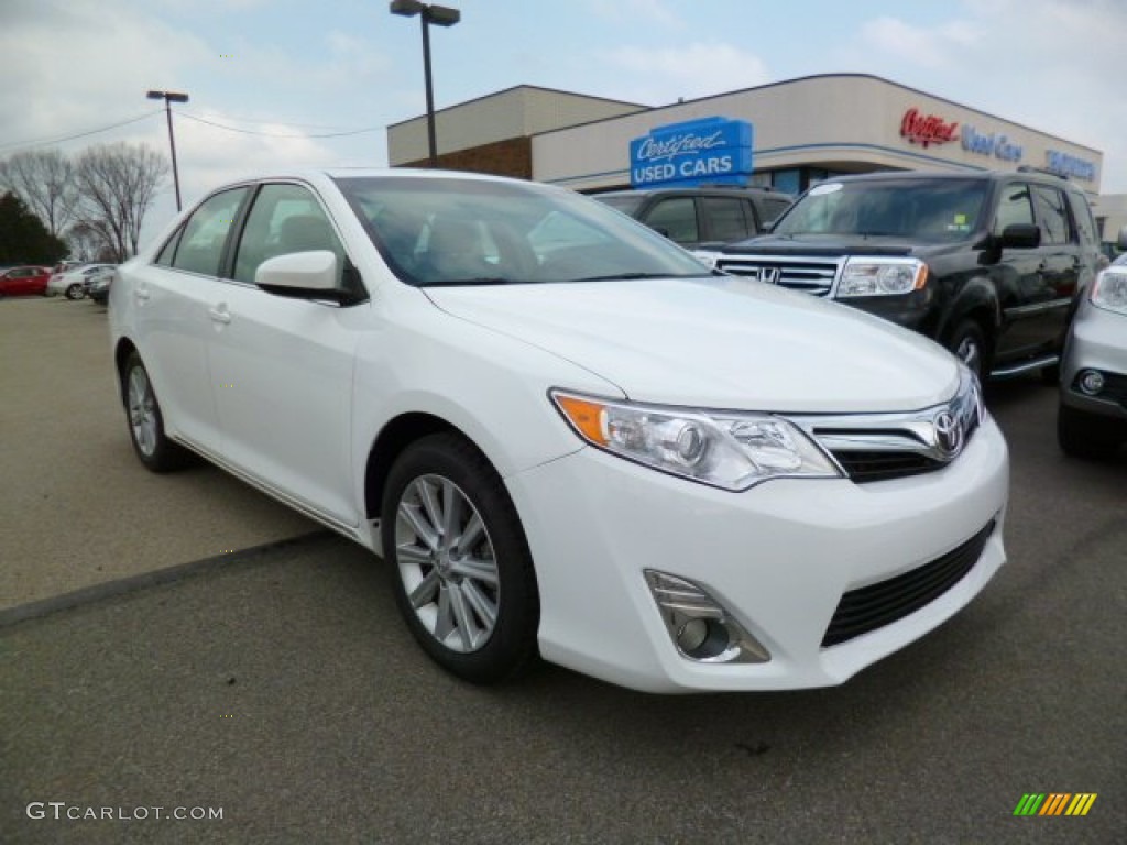 2013 Camry XLE - Super White / Ash photo #1