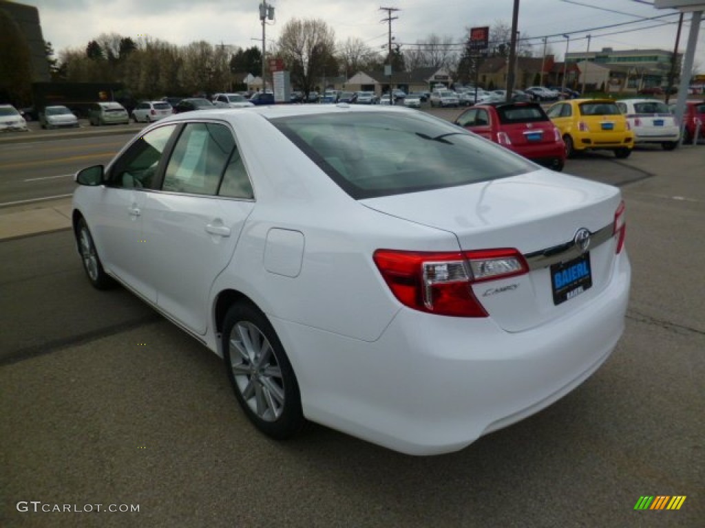 2013 Camry XLE - Super White / Ash photo #4
