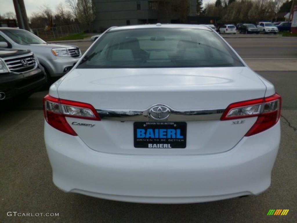 2013 Camry XLE - Super White / Ash photo #5