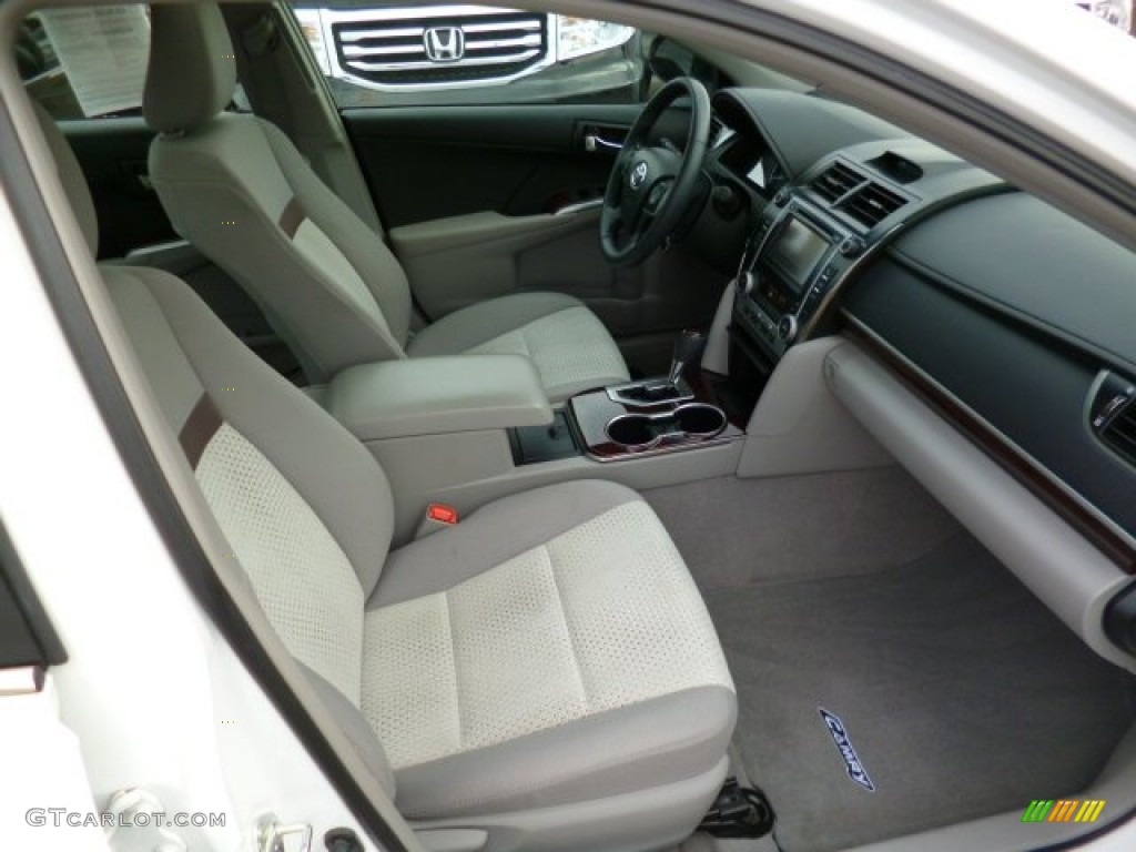 2013 Camry XLE - Super White / Ash photo #9